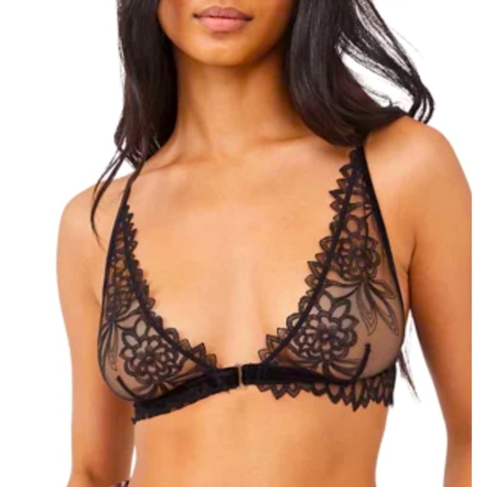 FREE PEOPLE New lacy unlined bralette in black